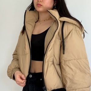 cropped puffer jacket in beige